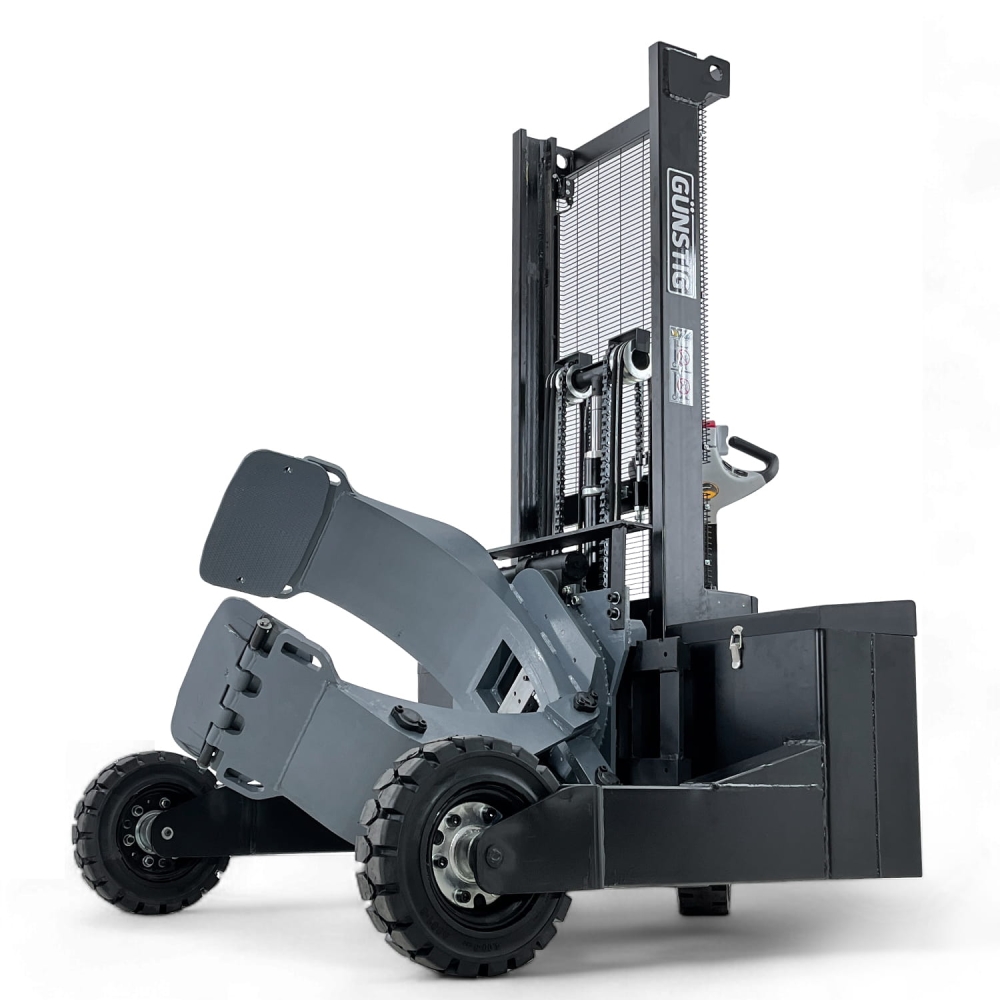 Wózek podnośnikowy terenowy elektryczny z chwytakiem do bel